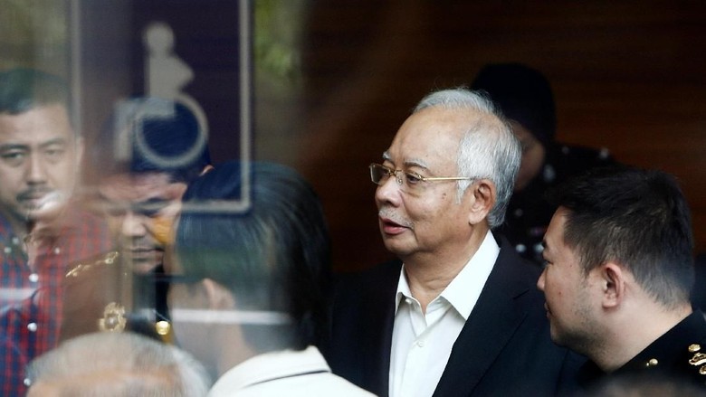 Rumah Persembunyian Najib di Putrajaya Digeledah Polisi Malaysia Rumah Persembunyian Najib di Putrajaya Digeledah Polisi Malaysia