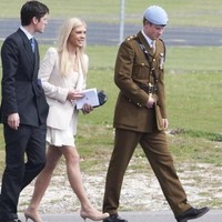 Meski hubungan keduanya putus-nyambung, namun Chelsy tumbuh dewasa bersama Pangeran Harry. Wanita berambut panjang itu bahkan hadir saat Pangeran Harry lulus dari sekolah pilotnya di 2010.  Foto: Getty Images