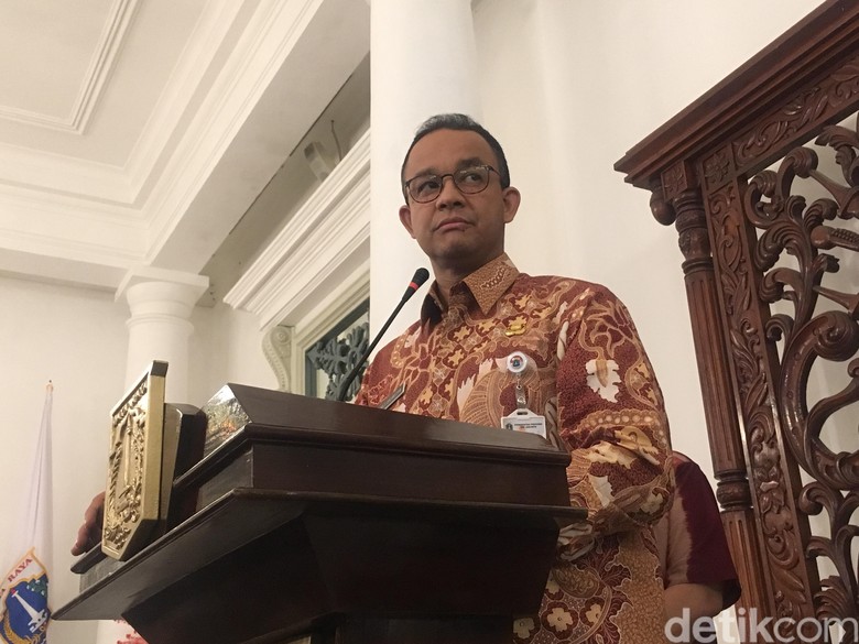 Anies soal Heboh Pohon Imitasi: Suka Pura-pura Kaget Anies soal Heboh Pohon Imitasi: Suka Pura-pura Kaget