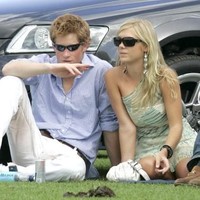 Chelsy pertama kali bertemu dengan Pangeran Harry di Zimbabwe. Saat itu Pangeran Harry baru lulus SMA dan menghabiskan masa liburannya di Afrika, tepatnya di villa milik ayah Chelsy. Foto: Getty Images