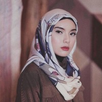 Siti Hajar Riska yang akrab disapa Riska juga merupakan bagian dari finalis Sunsilk Hijab Hunt 2016. Wanita yang memiliki bakat menari ini kini aktif mengunggah foto-foto gaya hijabnya di media sosial. Foto: Instagram
