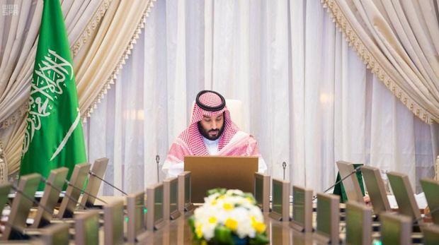 Foto putra mahkota Arab Saudi, Pangeran Mohamed bin Salman, sedang memimpin rapat dirilis Saudi Press Agency pada Selasa (22/5) kemarin