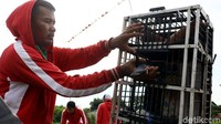 Dari anak-anak sampai orang dewasa berkumpul disini.