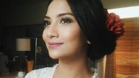 Vanessa Angel mengatakan dirinya tengah dekat dengan petugas Kepolisian. (Dok. Instagram/vanessaangelofficial)