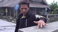 Wilayah Kecamatan Dukun di Kabupaten Magelang menjadi daerah yang paling banyak menerima sebaran abu sebagai dampak letusan freatik Gunung Merapi. Wilayah Kecamatan Dukun berada di lereng barat dan berjarak sekitar 3-8 km dari puncak. Meski terdampak, tidak ada warga yang sampai mengungsi ke daerah lain.Foto: Pertiwi/detikcom