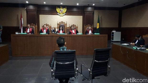Sidang dakwaan  Bupati Hulu Sungai Tengah (HST), Kalimantan Selatan Abdul Latif di Pengadilan Tipikor, Kamis (24/5/2018