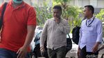 Tiba di KPK, Bupati Buton Selatan Bungkam