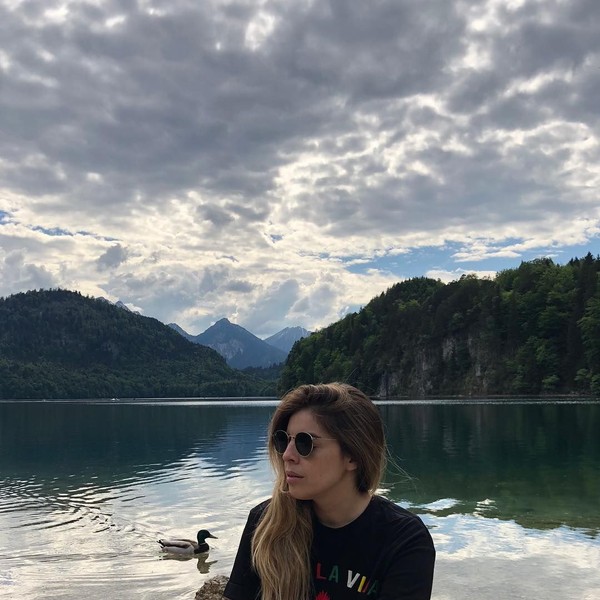 Tak cukup New York, Dalma juga liburan keliling Eropa. Ini saat Dalma bersantai di depan sebuah danau di Munich, Jerman. (Dalma Maradona/Instagram) Tak cukup New York, Dalma juga liburan keliling Eropa. Ini saat Dalma bersantai di depan sebuah danau di Munich, Jerman. (Dalma Maradona/Instagram)