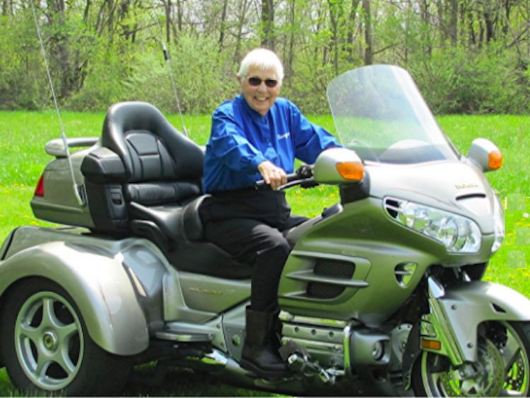 Hobi Tak Kenal Umur, Nenek 91 Tahun Touring Naik Honda Gold Wing
