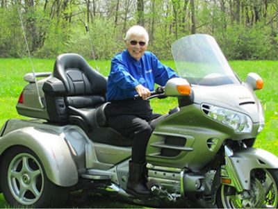 Hobi Tak Kenal Umur, Nenek 91 Tahun Touring Naik Honda Gold Wing