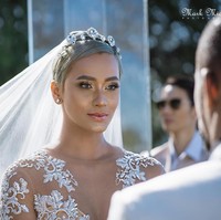 Efek wajah segar sangat terlihat dari pulasan shimmer di sana-sini. Hasilnya, kulit Kimmy menjadi lebih glowy dan radiant. Foto: Instagram/Kimmy Jayanti & Dipusmakeup