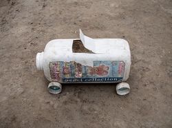 Potret Menarik Perbandingan Mainan Anak Miskin dan Kaya