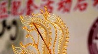 Dibutuhkan keahlian khusus untuk membuat gulali karamel ini. Lihat gulali ini misalnya, bentuk burung merak dengan detail yang sangat rapi dan terlihat cantik. Foto: Istimewa