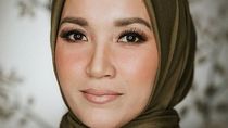 Takjub! Ibu Rumah Tangga Ini Jual 30 Ribu Hijab dalam 5 Menit Takjub! Ibu Rumah Tangga Ini Jual 30 Ribu Hijab dalam 5 Menit