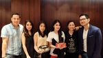 Jago Buat Sushi dan Hobi Kulineran, Ini Pose Keren Evan Sanders Saat Makan