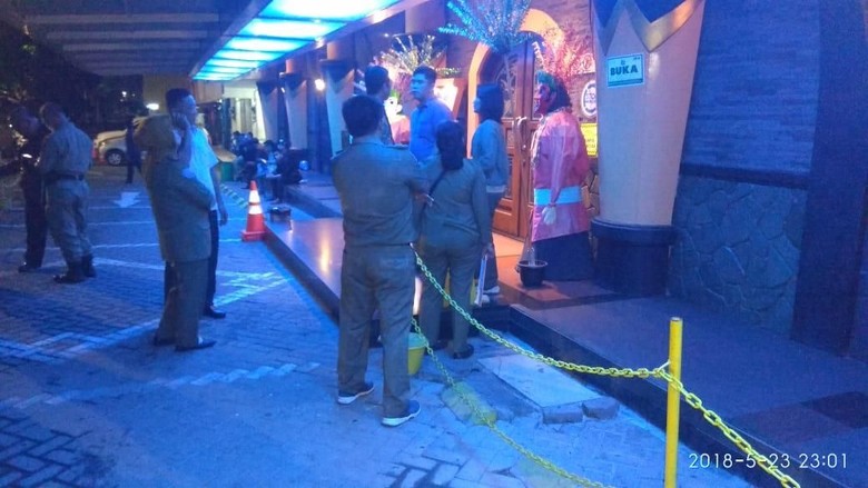 Pemkot Jakut Tutup Paksa 2 Klub Malam yang Beroperasi di Ramadan Pemkot Jakut Tutup Paksa 2 Klub Malam yang Beroperasi di Ramadan