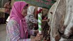 Semangat Ibu-ibu Ramaikan Festival Pukul Bedug di Jakut
