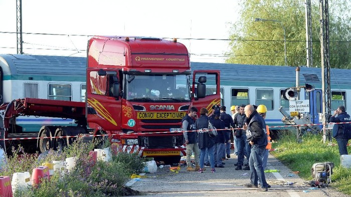 Kereta Tabrak Truk di Italia, 2 Orang Tewas dan 18 Luka-luka
