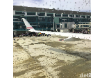 Penampakan Pesawat Jokowi yang Kena Siram di Bandara Kertajati