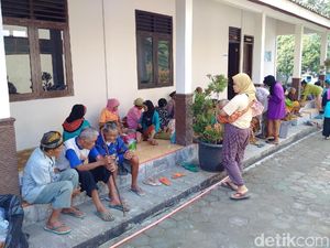 Lansia dan Anak di Sleman Pilih Berada di Posko Pengungsi