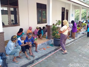 Lansia dan Anak di Sleman Pilih Berada di Posko Pengungsi