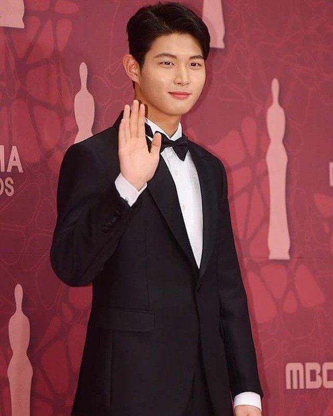 Nama Lee Seo Won jadi perbincangan karena dilaporkan melakukan pelecehan seksual dan mengancam dengan senjata tajam pada teman wanita seprofesinya. Foto: Instagram @leeseowon_official