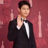 Nama Lee Seo Won jadi perbincangan karena dilaporkan melakukan pelecehan seksual dan mengancam dengan senjata tajam pada teman wanita seprofesinya. Foto: Instagram @leeseowon_official