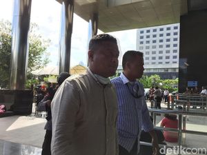 Bupati Buton Selatan yang Kena OTT Tiba di KPK