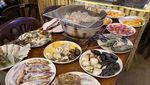 Serunya Mancing Sendiri Lobster dan Kepiting di Resto Buffet Seafood Ini