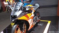 Inilah yang melandasi PT Penta Jaya Laju Motor selaku Agen Pemegang Merek (APM) KTM di Indonesia untuk memperkenalkan New Limited version-New KTM RC 250 SE. Foto: Ruly Kurniawan