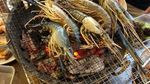 Serunya Mancing Sendiri Lobster dan Kepiting di Resto Buffet Seafood Ini