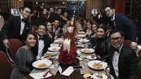 Model yang mempunyai nama asli Stevanus Alexander ini, menggelar pesta ulang tahun dengan makan malam mewah bersama rekan sesama artis. Foto: Instagram @iam.evansanders