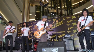 Ada Abdee, Ini Aksi Slank di Atas Panggung