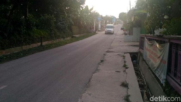 Jalana penuh abu Merapi