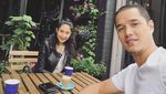 Gaya Keren Tjok Gus, Suami Happy Salma Saat Ngopi hingga Nikmati Makanan Bali