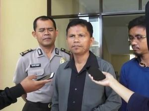 Bonyok Dikeroyok, Hitler Pun Minta Maaf ke Amien-Rizieq