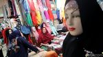 Pasar Tanah Abang Penuh Sesak di Bulan Ramadan