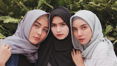 Foto: Deretan Hijabers Cantik yang Masuk Manajemen Selebgram Awkarin