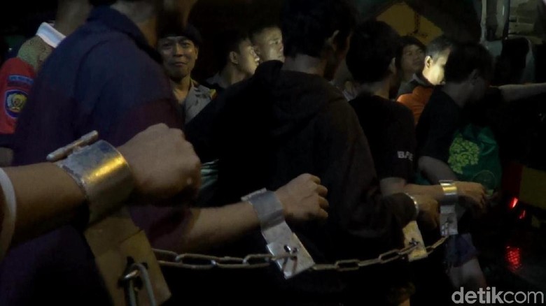 Rob Genangi Lapas Pekalongan, Tembok Roboh dan Napi Dievakuasi Rob Genangi Lapas Pekalongan, Tembok Roboh dan Napi Dievakuasi