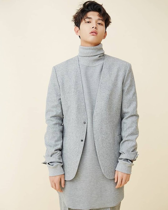 Lee Seo Won diduga berusaha mencium rekan wanitanya yang juga seorang selebriti, namun sang wanita menolak. Wanita tersebut mengklaim menelepon pacarnya untuk membantunya dan membuat Lee Seo Won yang tengah mabuk menjadi marah, dan kemudian mengancamnya dengan senjata. Foto: Instagram @leeseowon_official