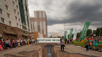 Kalau ini karya seniman Edgar Mueller. Ia sering mengikuti festival atau perlombaan membuat gambar 3 dimensi di berbagai negara. Foto: mymodernmet