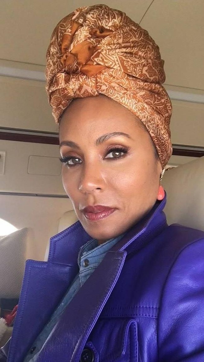 Ibu dari Willow dan Jaden Smith itu mengaku awalnya sulit menerima kondisinya itu. Namun ia terus membangun rasa percaya dirinya.  Foto: Instagram