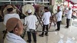 Semangat Ibu-ibu Ramaikan Festival Pukul Bedug di Jakut