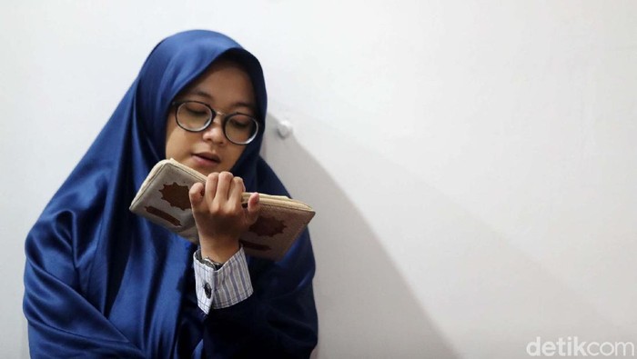 Sehari di Masjid An Nahl

Sejumlah umat muslim memadati masjid An Nahl yang terletak di BSD, Tanggerang, Banten, Kemarin. Masjid ini melaksanakan ibadah itikaf selama 30 hari selama bulan ramadan dengan cuma-cuma. Grandyos Zafna/detikcom

Breaking news :

Bagi anda yang mau itikaf selama 30 Hari di bulan Ramadhan silahkan bisa langsung merapat ke Masjid Annahl The Icon BSD City. 
Semua tersedia secara Gratis dan Terbuka untuk Umum.

Keunggulan Masjid Annahl :
- Free 100%
- Gratis takjil saat berbuka puasa (kurma, snack, dll)
- Gratis makan malam dan sahur
- Gratis Teh Pucuk 
- Gratis milo, capucino, kopi hitam tinggal tekan tombol otomatis keluar sendiri
- Gratis Laundry selama itikaf
- Bimbingan belajar Alquran 24 Jam Setiap Hari selama Ramadhan (Klinik Quran)
- Setoran Hafalan atau Murojaah ke Hafizh 30 Juz
- Dauroh Alquran Sabtu dan Minggu (Aqua)
- Kajian Tafsir Ayat-ayat malam Ramdhan setiap Sabtu-minggu (bada ashar)
- Sholat Tahajjud 1 Juz/malam
- Tempat AC, bersih dan nyaman
- Free Wifi 24 Jam
- Sholat Tarawih & Tahajjud bersama Imam-imam Juara Internasional  dan Hafizh muda dengan suara merdu (Ust. Faisol Ilahi, Ust. Taqy Malik, Ust. Ibrohim Elhaq, KH. Agus Said dan H. Ayatullah).


Segara daftar di www.annahlbsdcity.com atau bisa langsung ke lokasi. Masjid An Nahl The Icon BSD City.

Bagi yang berinfak bisa langsung ke kotak infak yang tersedia atau transfer melalui rekening yang di website Annahl.

The Icon Bsd City, Ruko Horizon Broadway M5 No. 3, Jl. Horizon Broadway, Sampora,  Cisauk, Sampora, Cisauk, Tangerang, Banten 15345
085694960750