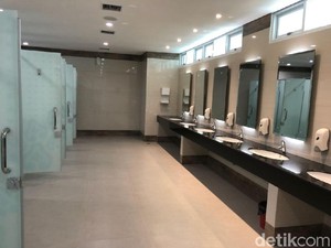 Viral Ibu-Ibu Umrah Pipis di Lantai Toilet Soetta, Agen Travel Sentil Pengelola Bandara