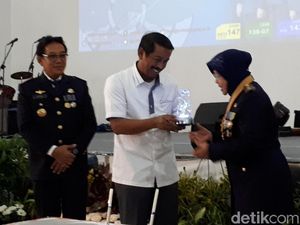 Risma Buka Peluang untuk Arek-arek Suroboyo jadi Teknisi Lion Air