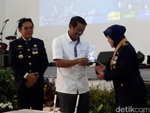 Risma Buka Peluang untuk Arek-arek Suroboyo jadi Teknisi Lion Air