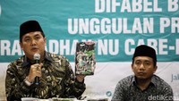 Sekretaris Jenderal PBNU H A Helmy Faisal Zaini bersama Ketua NU Care-LAZISNU M Sulton Fathoni memberikan keterangan pers di Kantor PBNU Jakarta, Kamis (24/5/2018).