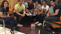 Ngopi bersama teman-teman, merupakan salah satu cara Evan menghabiskan waktu luangnya. Foto: Instagram @iam.evansanders