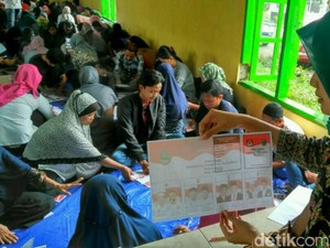 Lipat Ratusan Ribu Surat Suara, KPU Ciamis Temukan Kertas Rusak